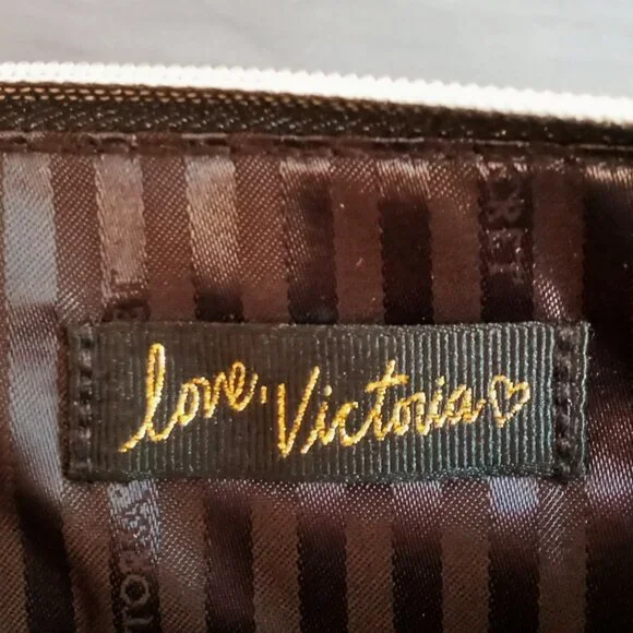 💗Victoria’s Secret Faux Fur Stud Large Wristlet/Clutch Handbag w/Floral Strap💗 - Picture 8 of 15